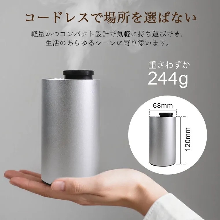 コードレス加湿器の製品画像。シルバーの本体で、コンパクトなデザイン。製品のサイズと重さの記載がある。
