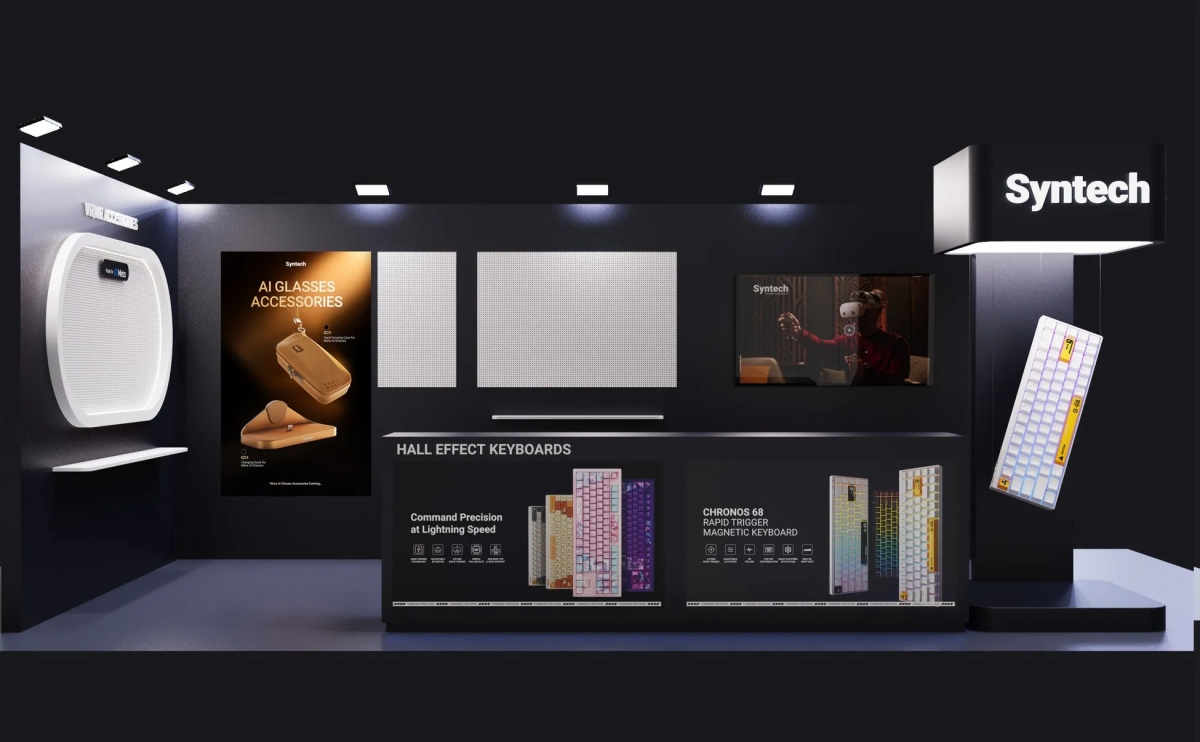 Syntechの製品展示の画像。AIグラスアクセサリーとキーボードが展示されている。キーボードには、CHRONOS 68 RAPID TRIGGER MAGNETIC KEYBOARDなどがある。