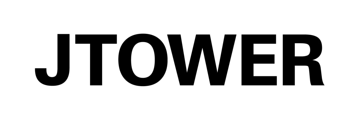 白い背景に黒字で「JTOWER」と書かれたロゴ。