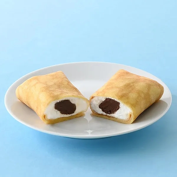 半分にカットされたファミマ・ザ・クレープ