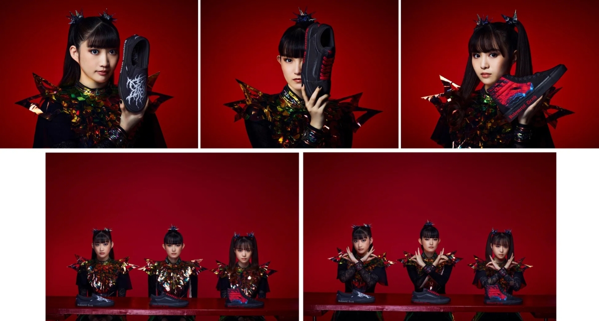 BABYMETALのメンバーが、それぞれのデザインのBABYMETALコラボスニーカーを持ってポーズをとっている写真