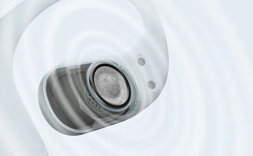 イヤホンの内部構造が透けて見えるクローズアップ画像。