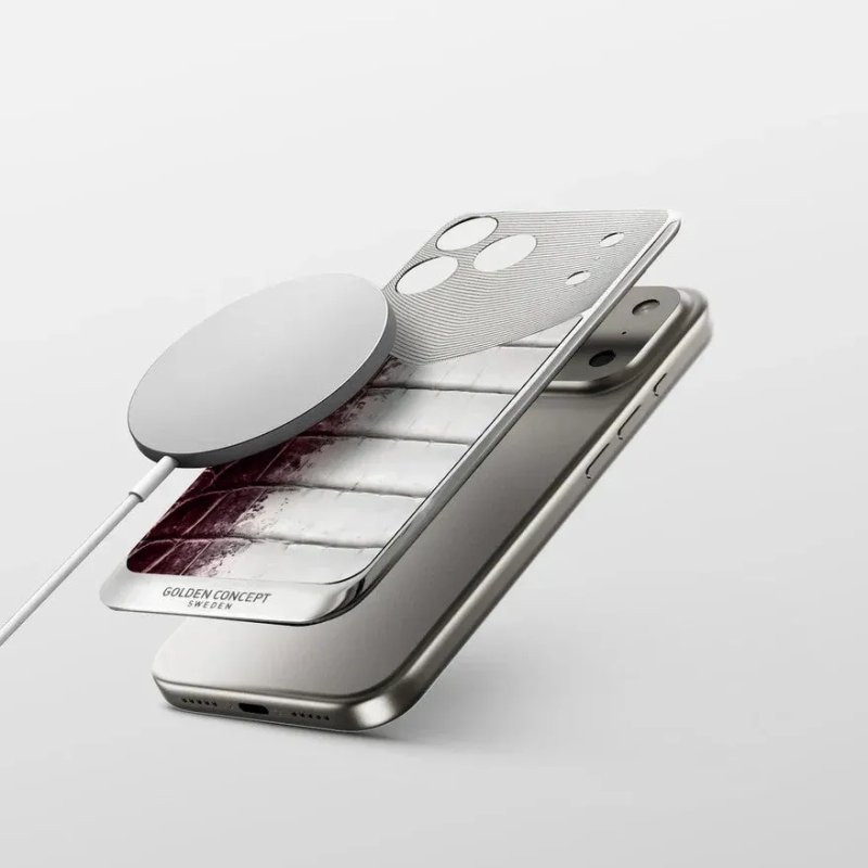 iPhoneの背面に取り付けられる高級感のあるケースとMagSafe充電器が一体となった製品のイメージ画像です。ケースはクロコダイル調のデザインで、洗練された印象を与えます。