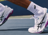 「ASICS SOLUTION SPEED FF 4」でテニスが変わる！俊敏性を高める最新シューズの秘密