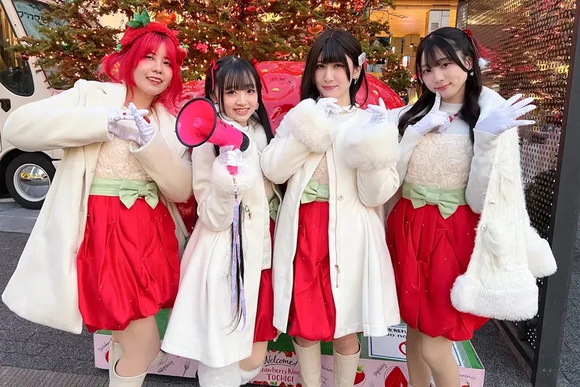 いちごの衣装で会場を盛り上げるミスいちご