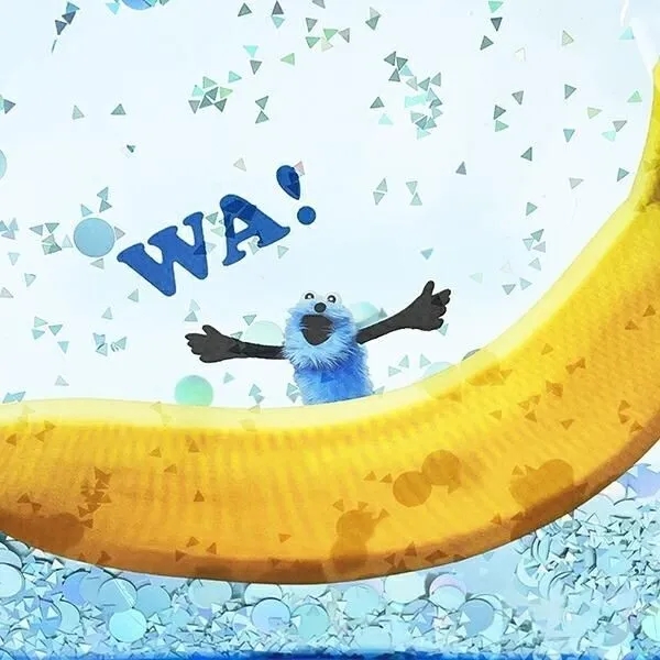 バナナから顔を出すスンスン