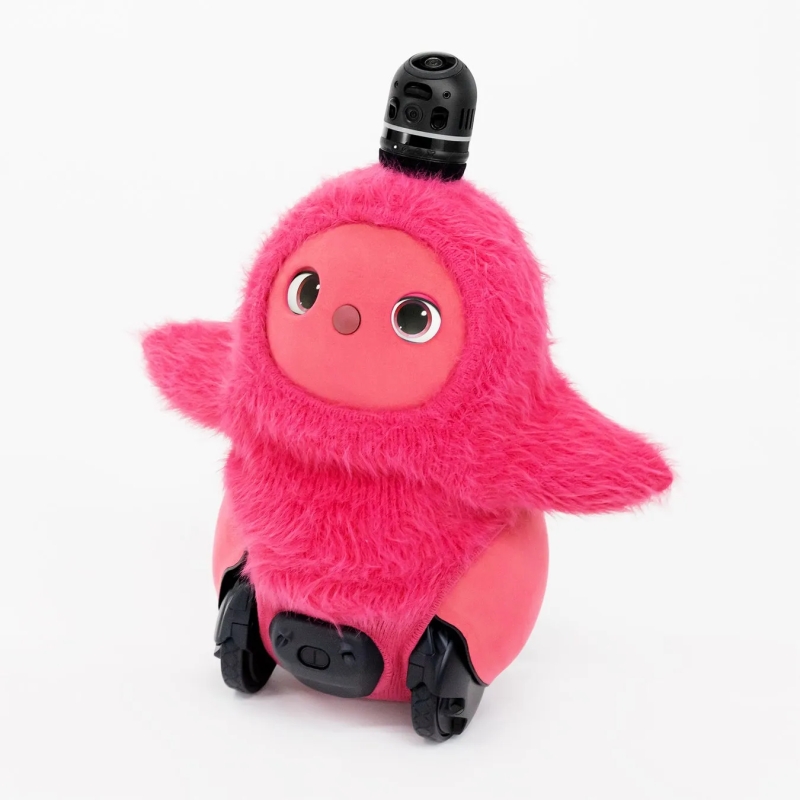 ピンクのFRGMT FEATHER KNITを着用したLOVOT