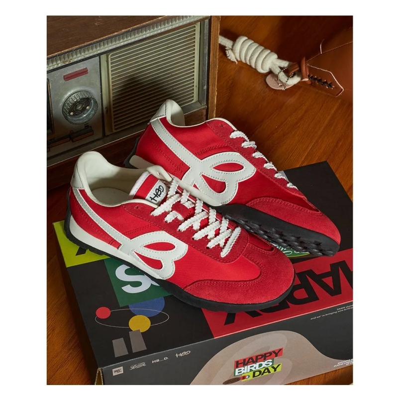 Happy Birds Day 赤いスニーカー