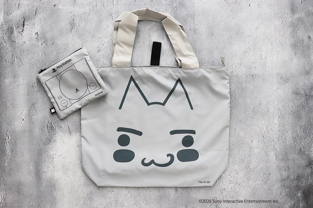 PlayStationのグッズセット。白を基調としたバッグとポーチで、バッグには猫の顔が描かれている。