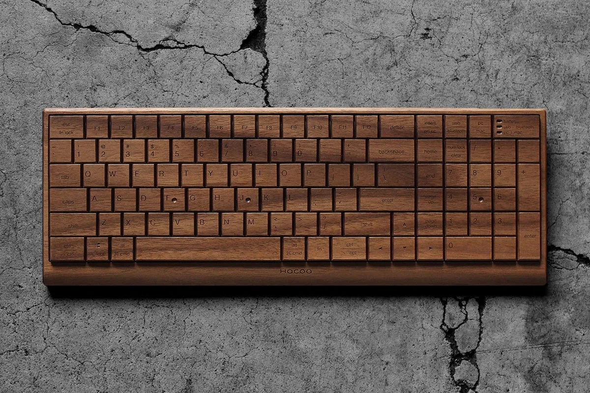 木製のキーボードの画像です。