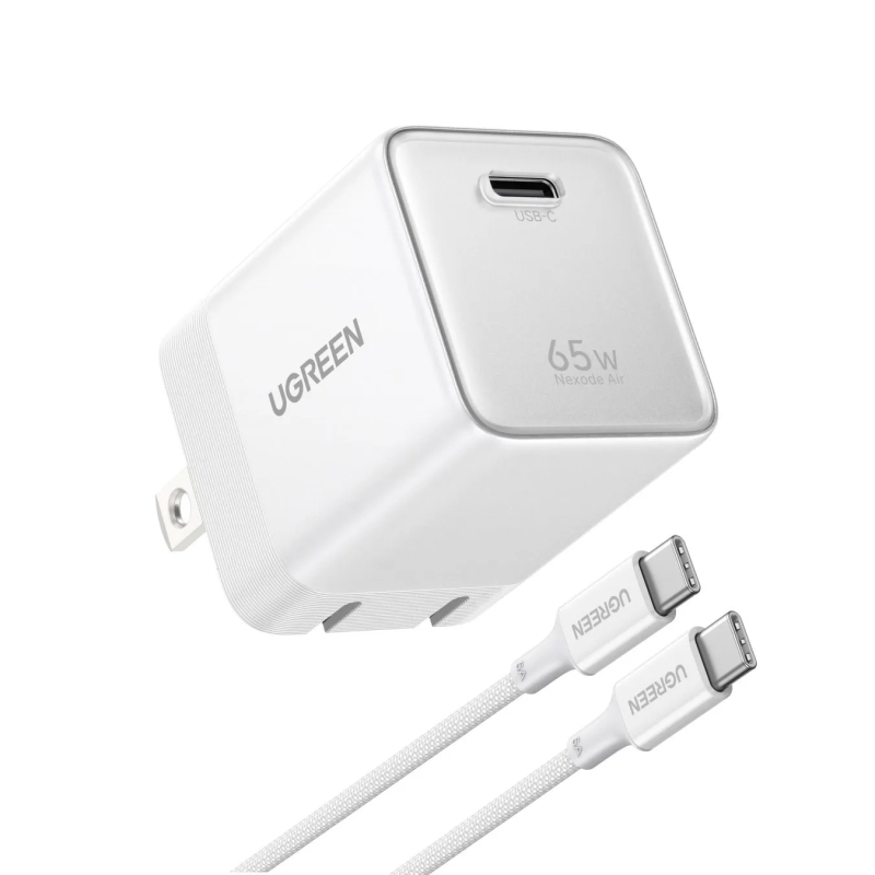 白いUGREENの充電器とUSB-Cケーブルの画像。充電器には「UGREEN」のロゴと「65W Nexode Air」の文字が、ケーブルにも「UGREEN」のロゴが見える。